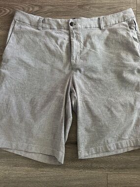 Lululemon Men’s ABC shorts 11”